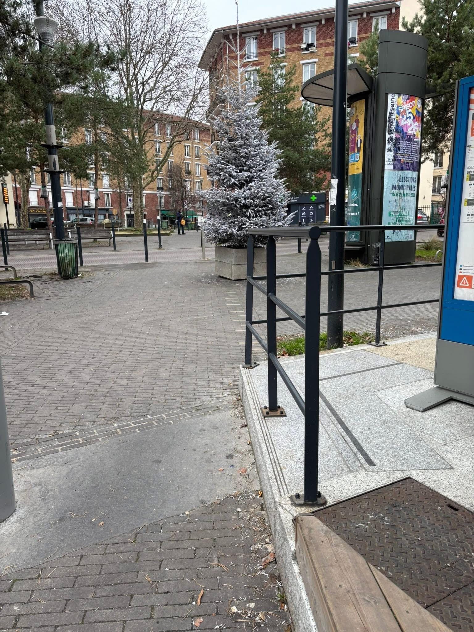 Area where the entrance to the metro is