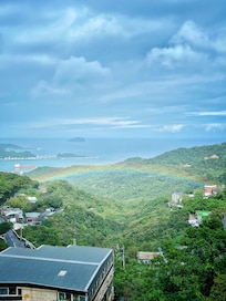 天氣時晴時雨,還有機會看到彩虹