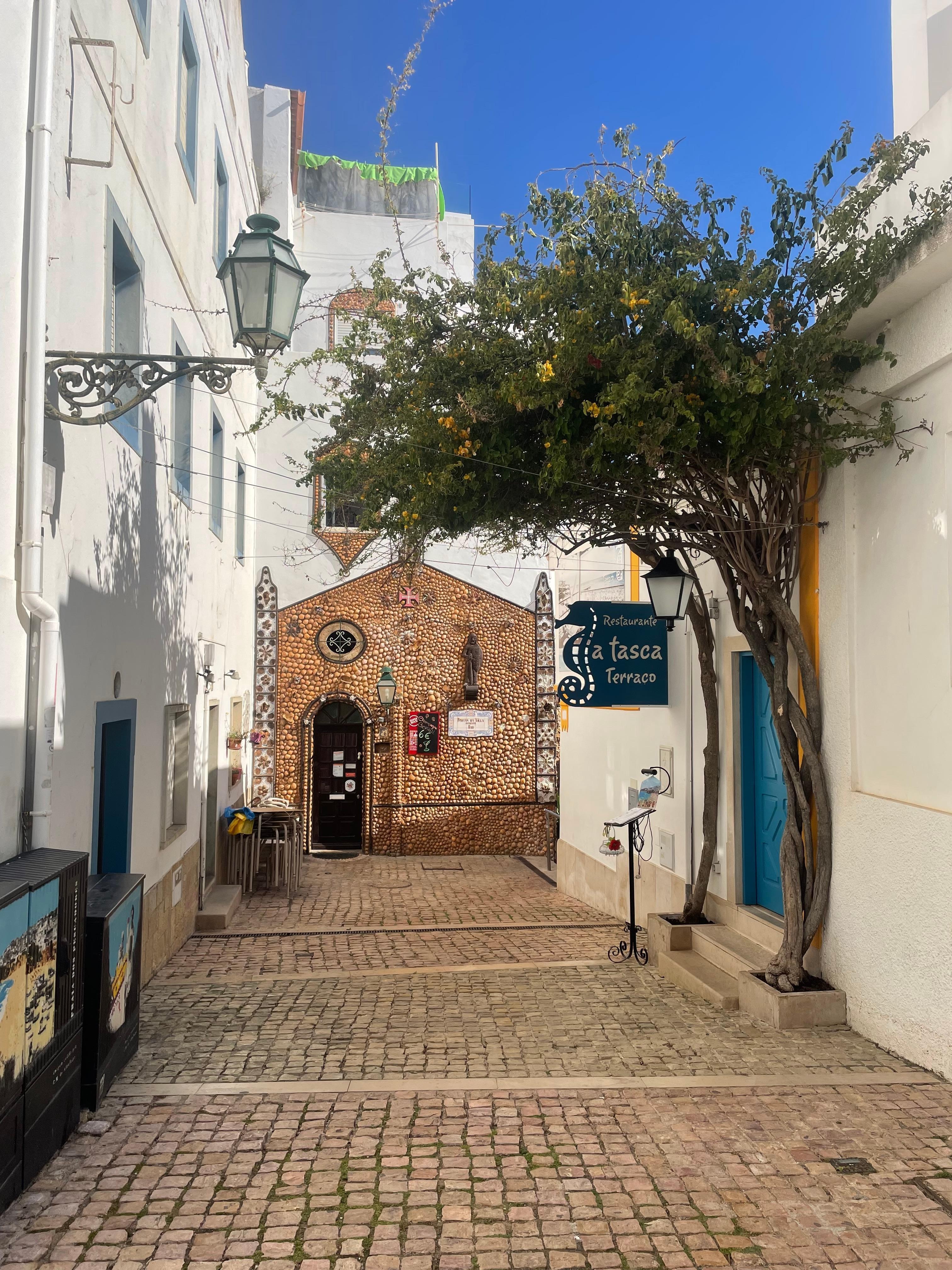 Lovely bar en route to fisherman’s beach