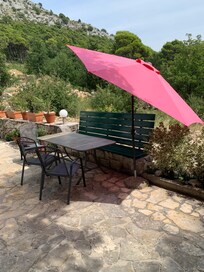 Großer Sitzplatz seitlich