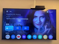 電視是數位聯網的智慧電視,支援手機投影功能(部份房間)