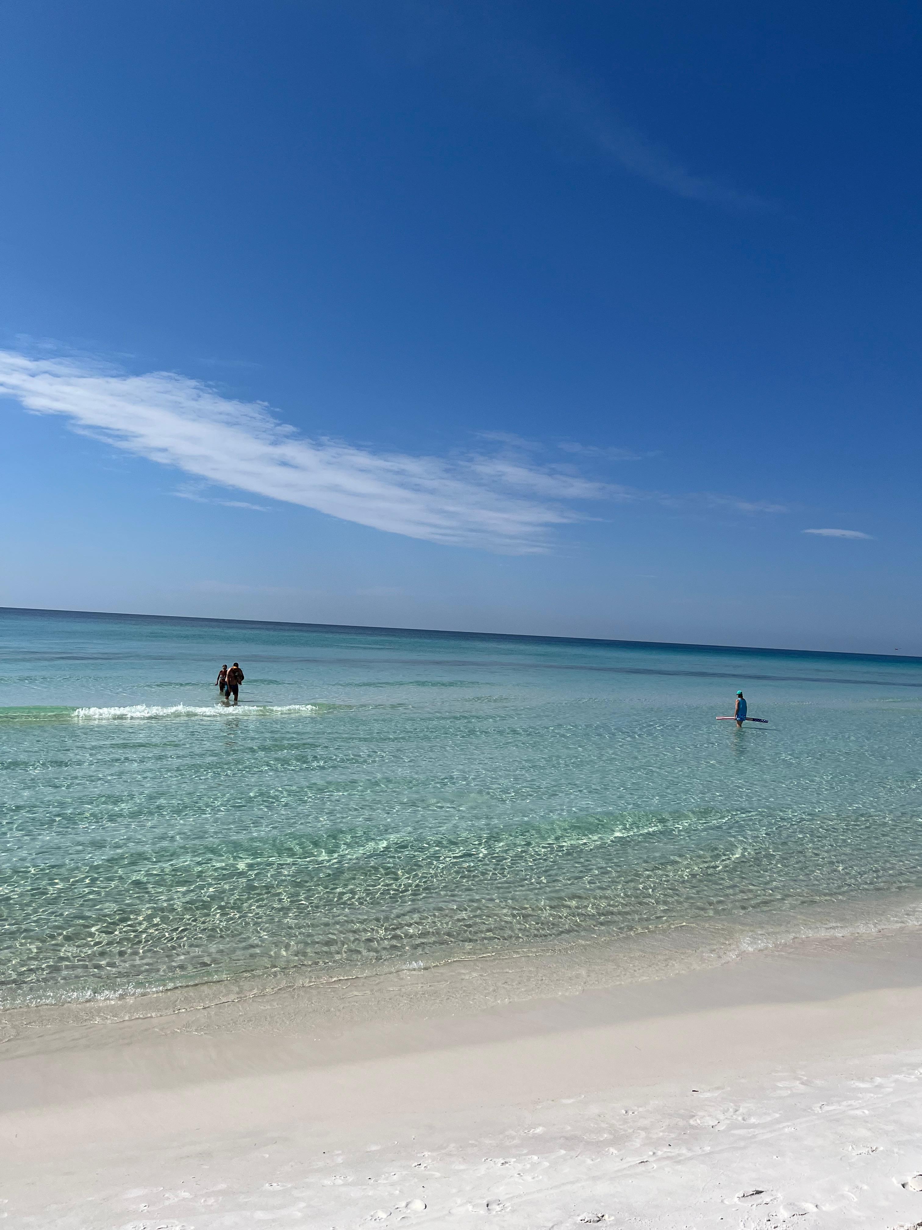 Peaceful day at the beach. Unwind and  enjoy.🏖️