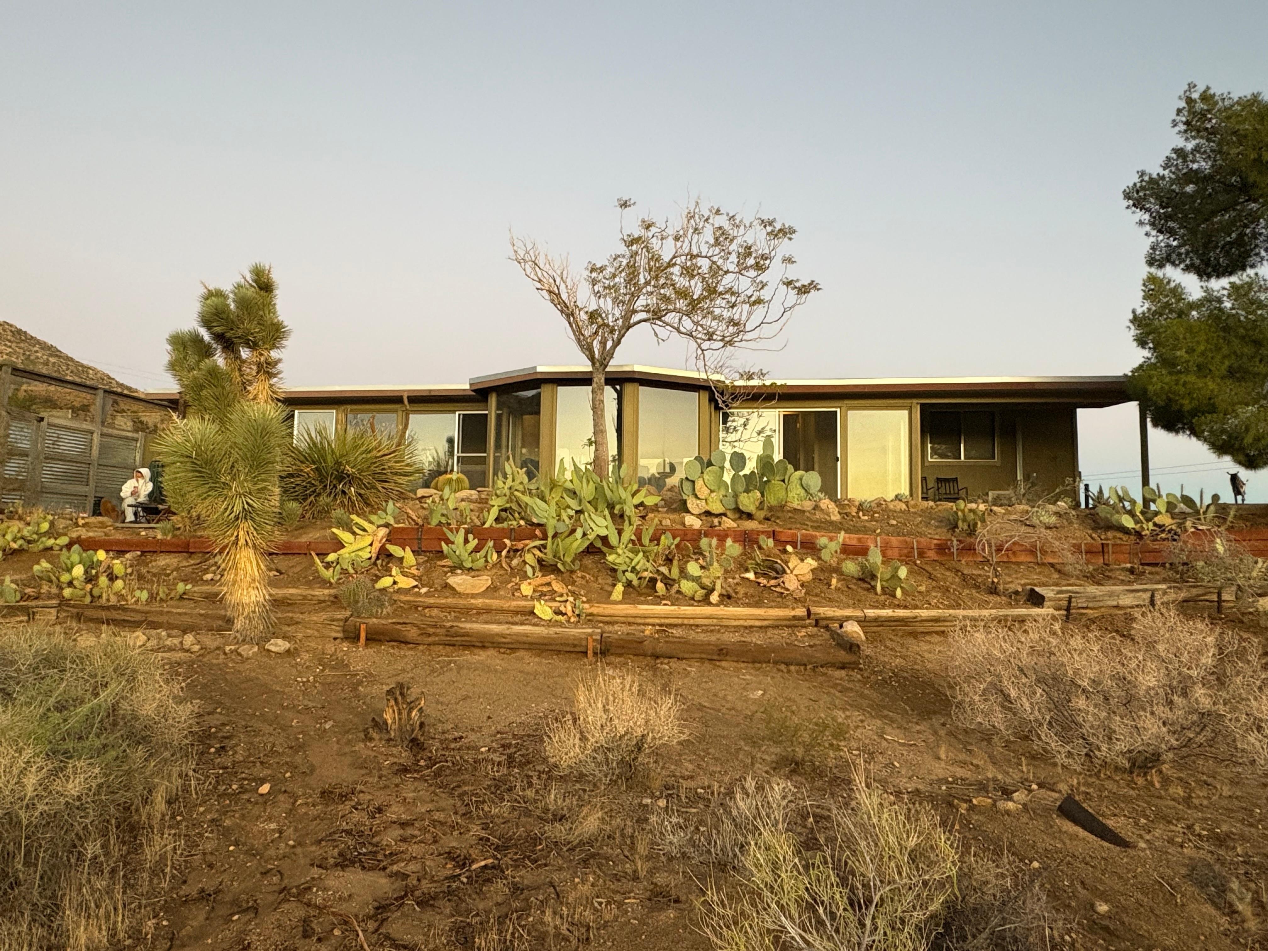 Het huis bij zonsopgang 