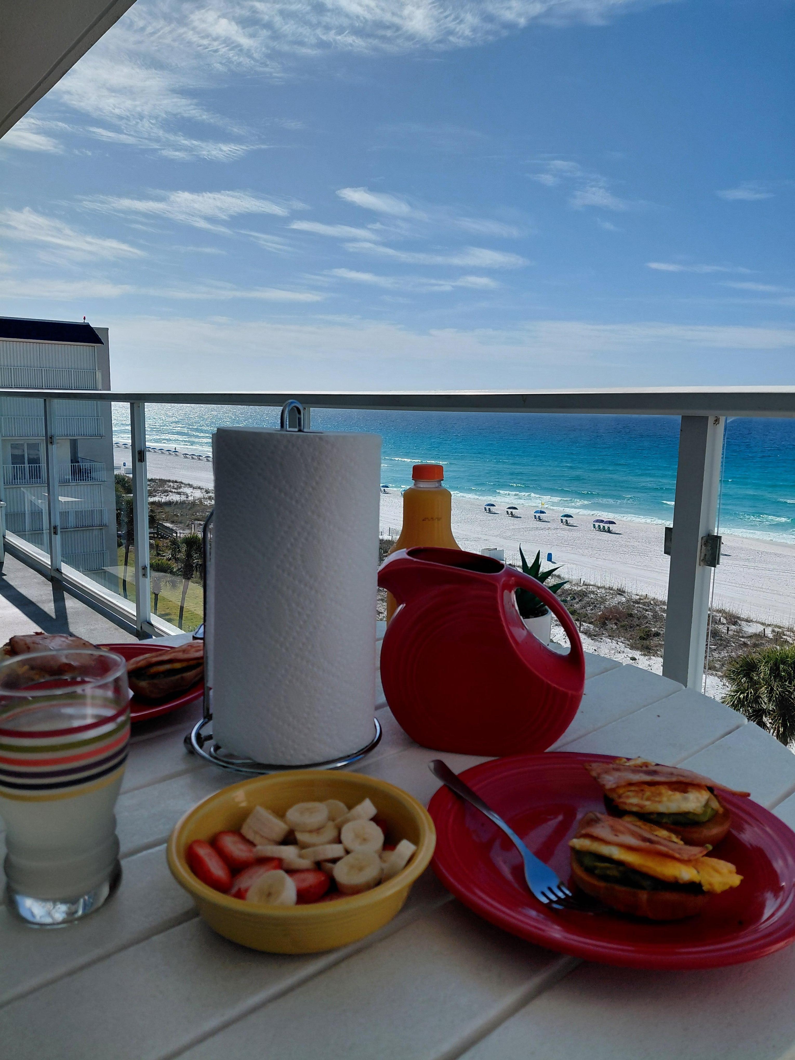 Breakfast on the balcony 