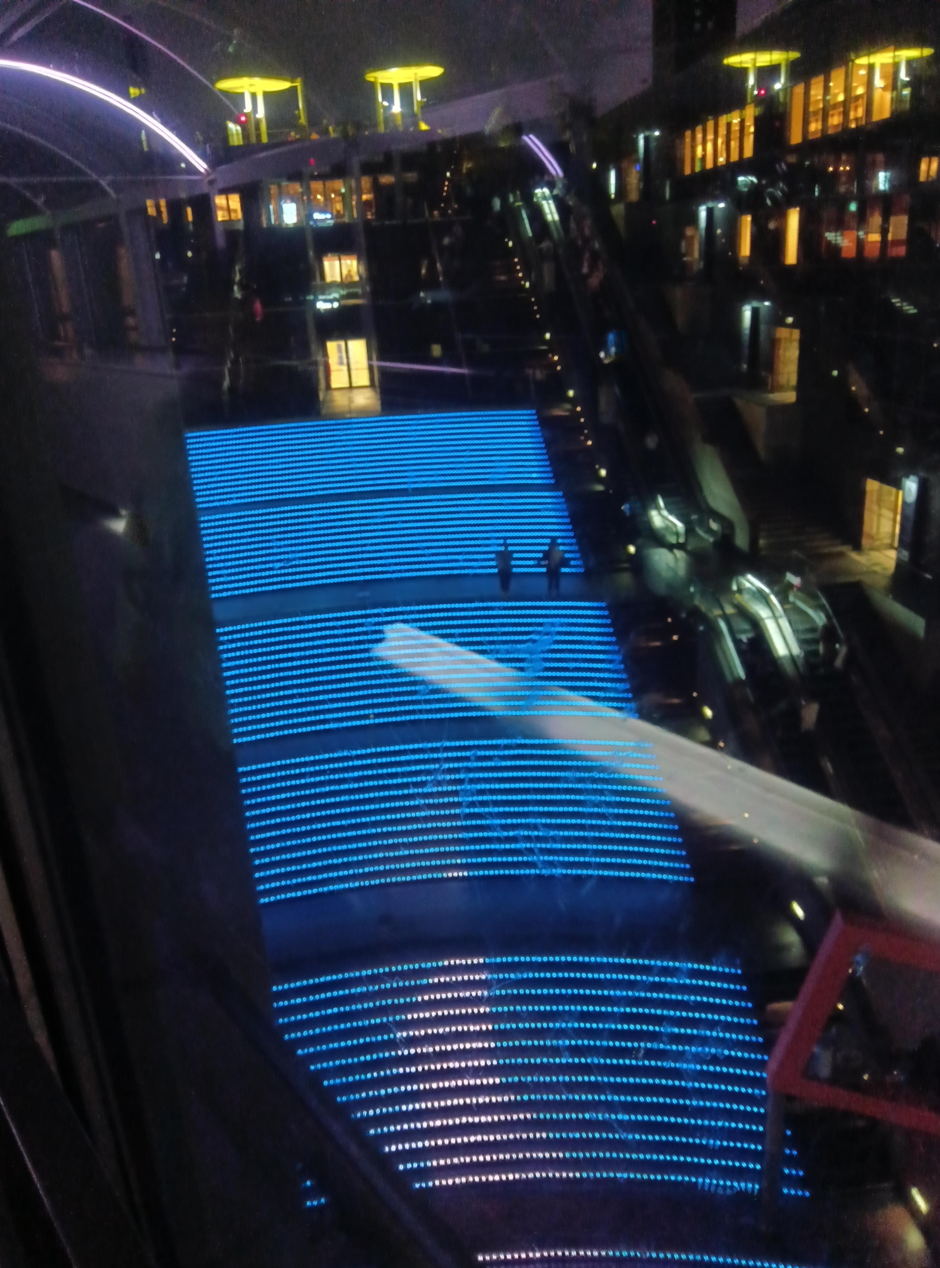 京都駅の大階段一見の価値あり