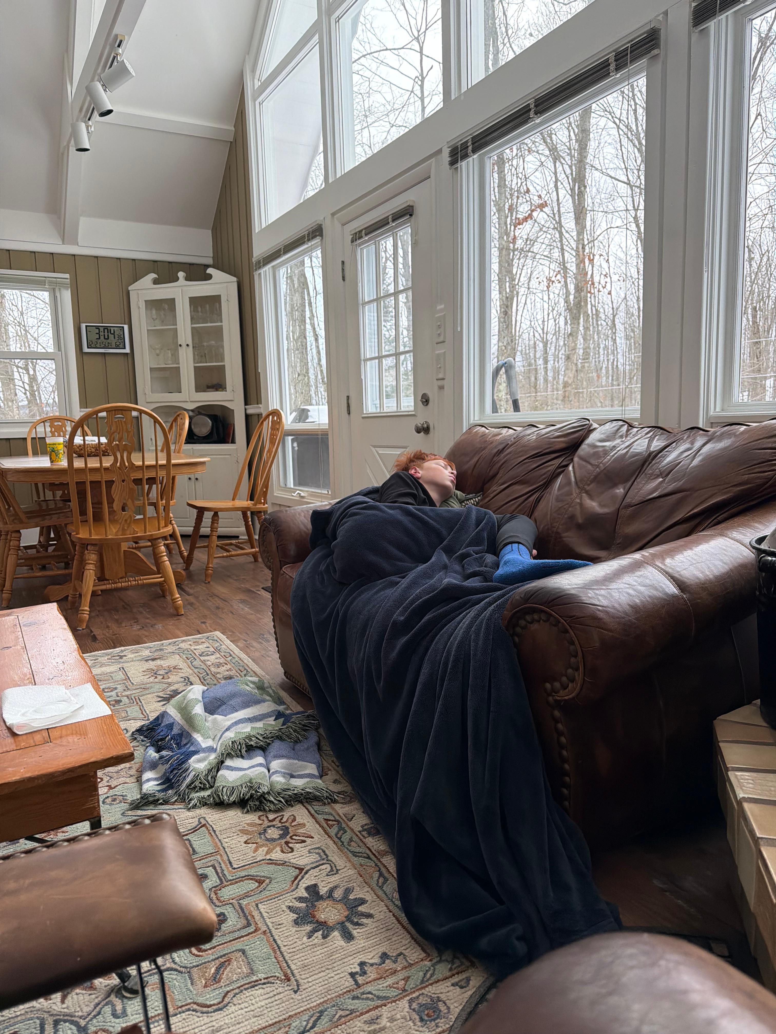 Lots of natural light from the floor to ceiling windows - comfy furniture to nap after skiing!