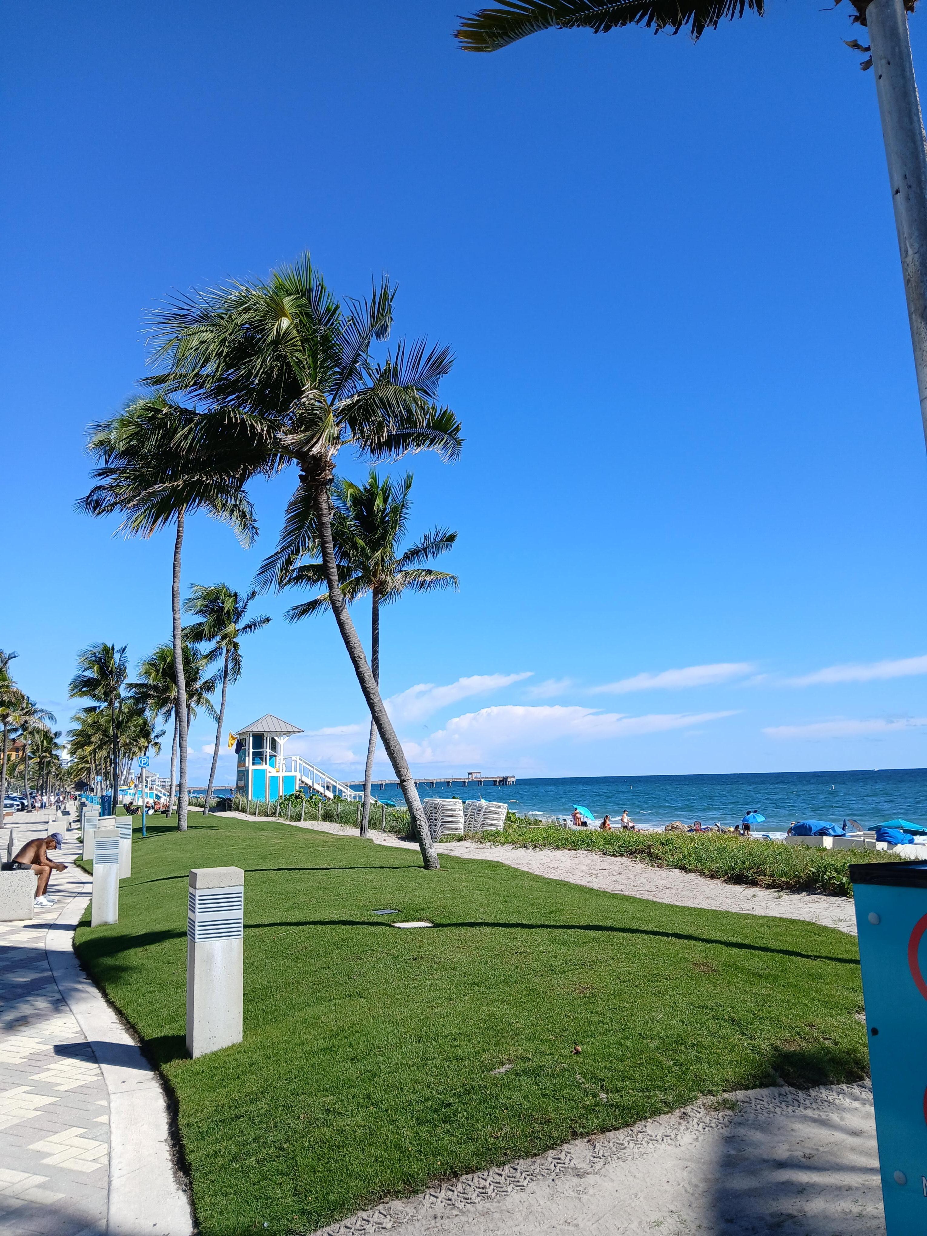 Beach is 1/2 block away. Not crowded at all. 