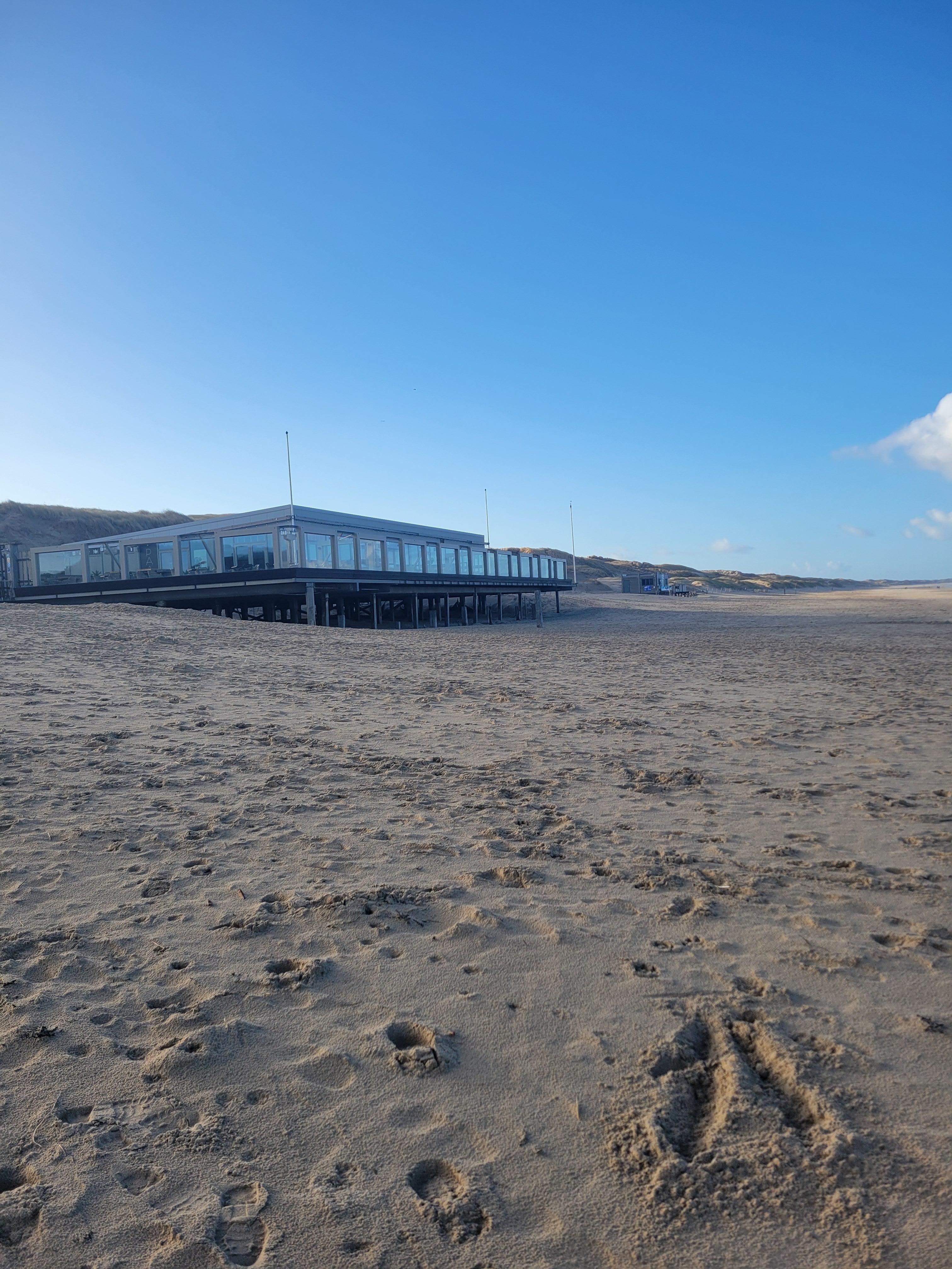 Strandpavillion Paal6 direkt am Meer