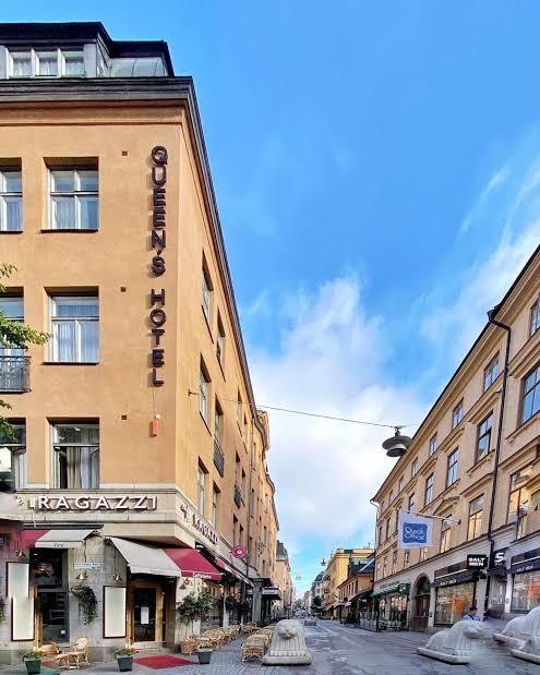 Many restos and cafes nearby