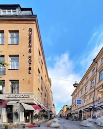 Many restos and cafes nearby