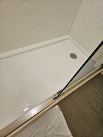 Shows the tracks for a piece of glass