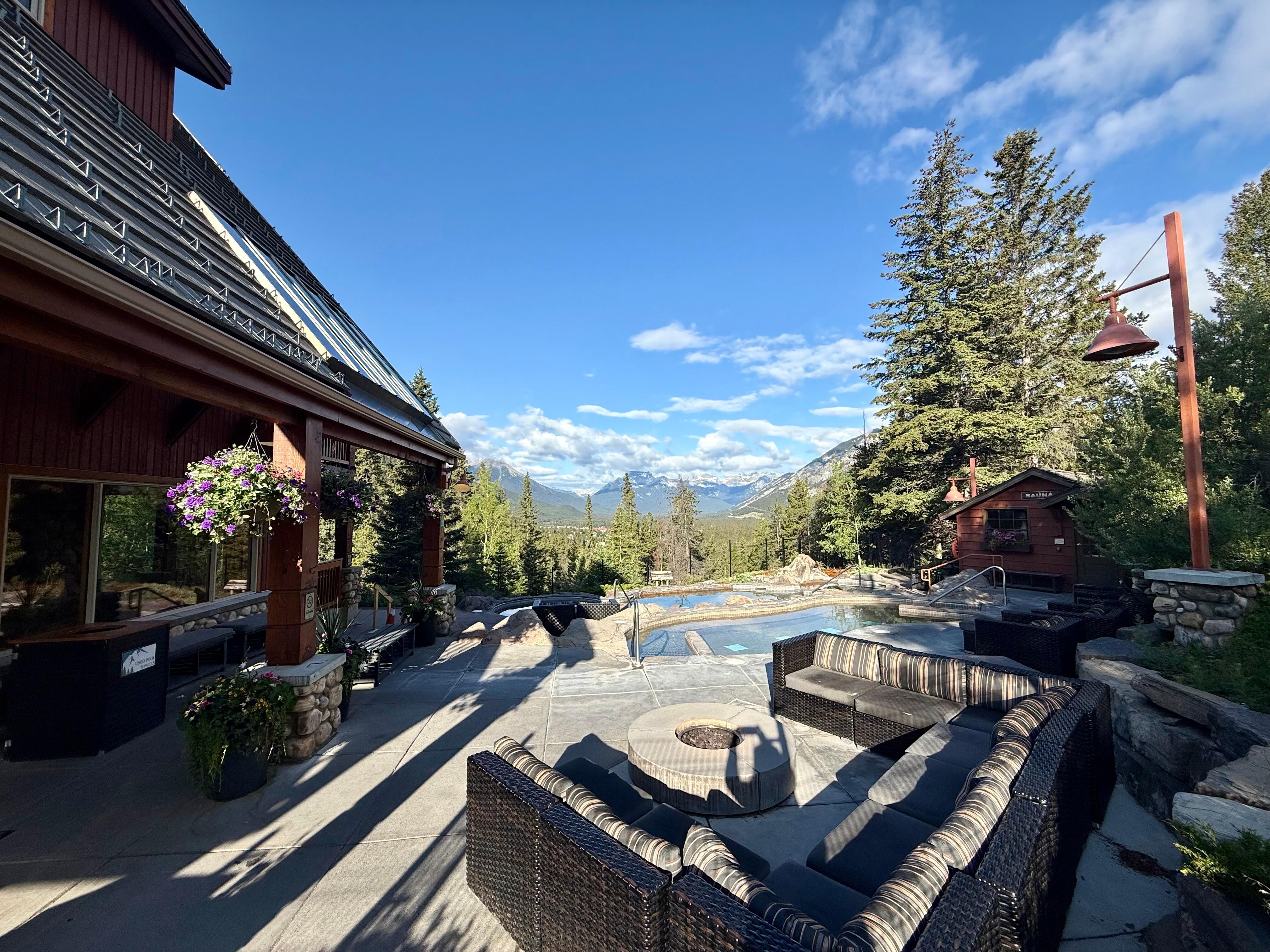 Outdoor hot tub/pool/sauna area was amazing 