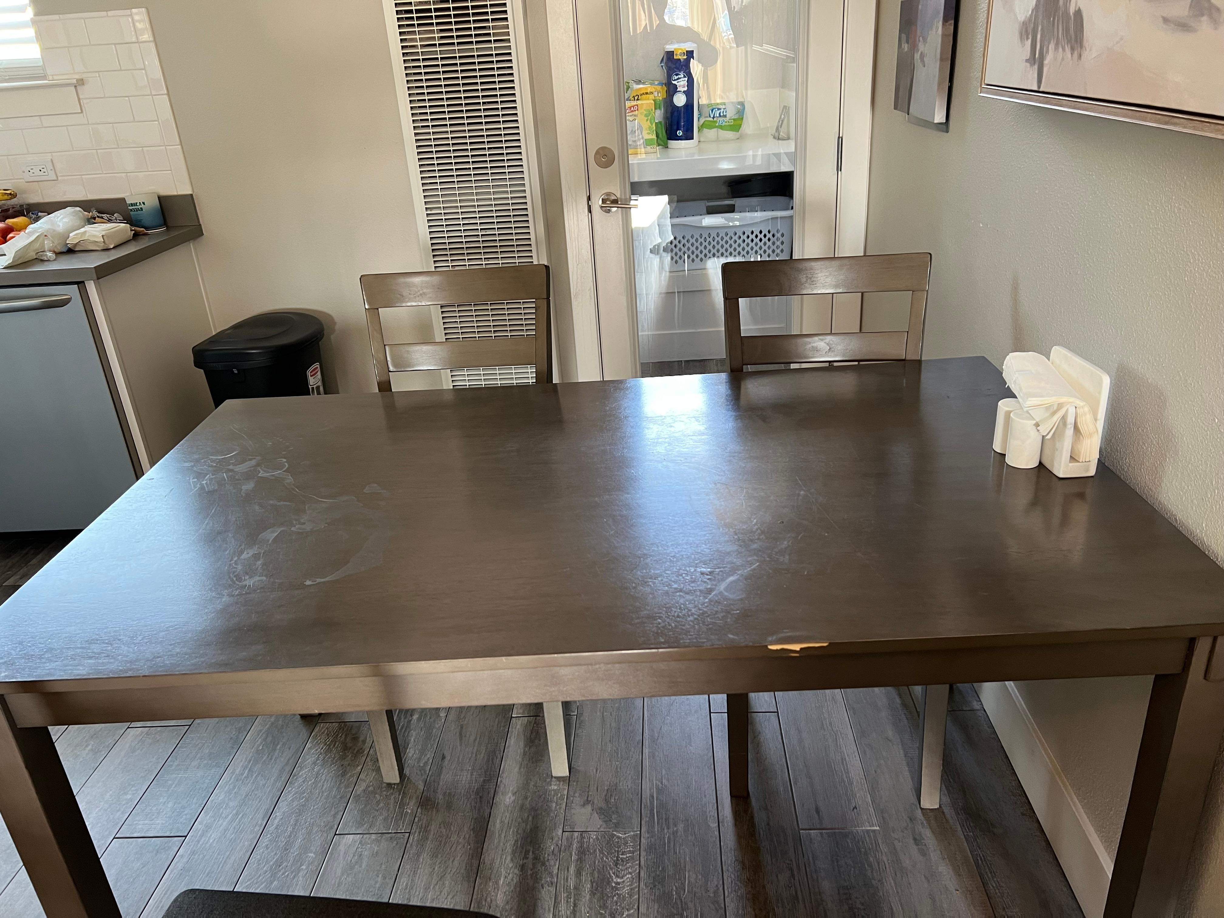 Side chip in table