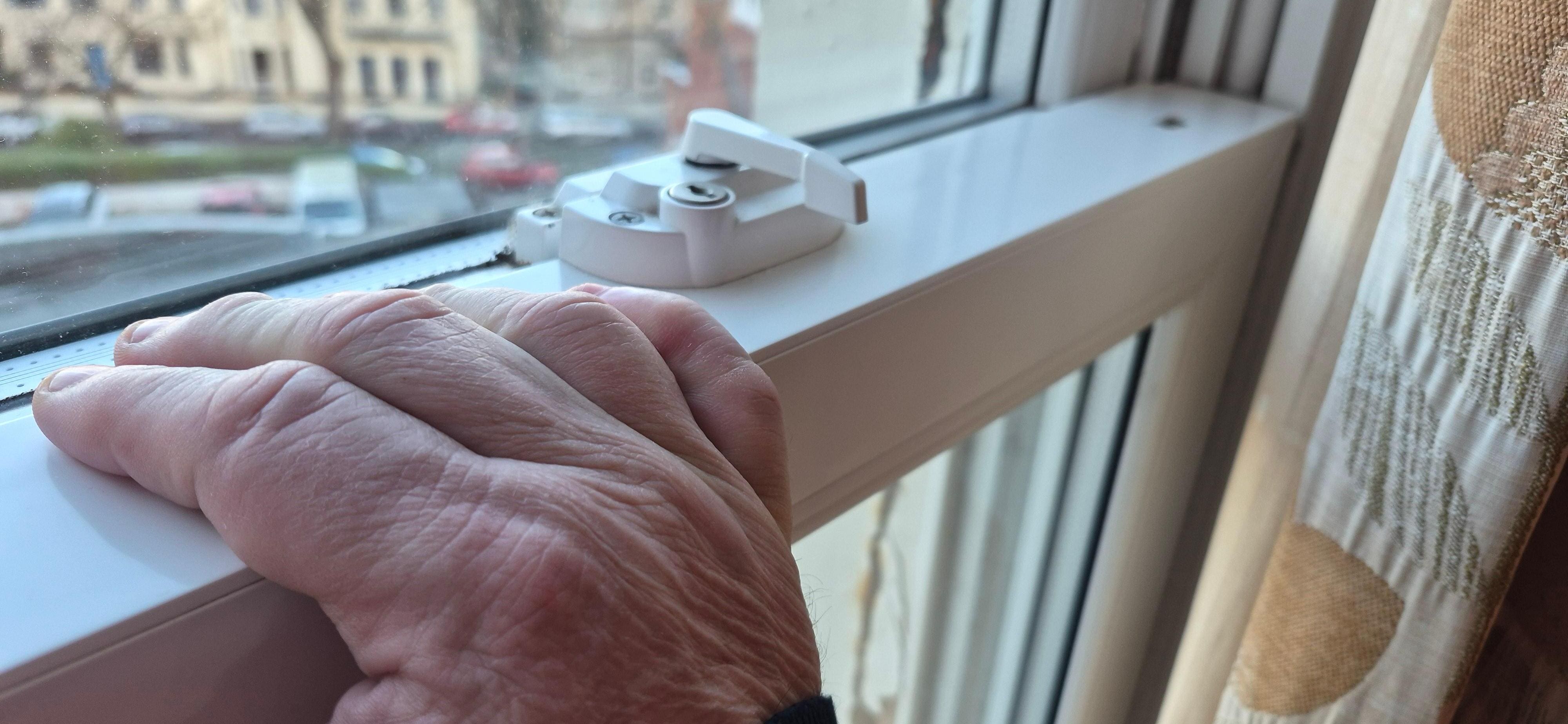 Window won't go any lower to lock it or shut it, very draughty