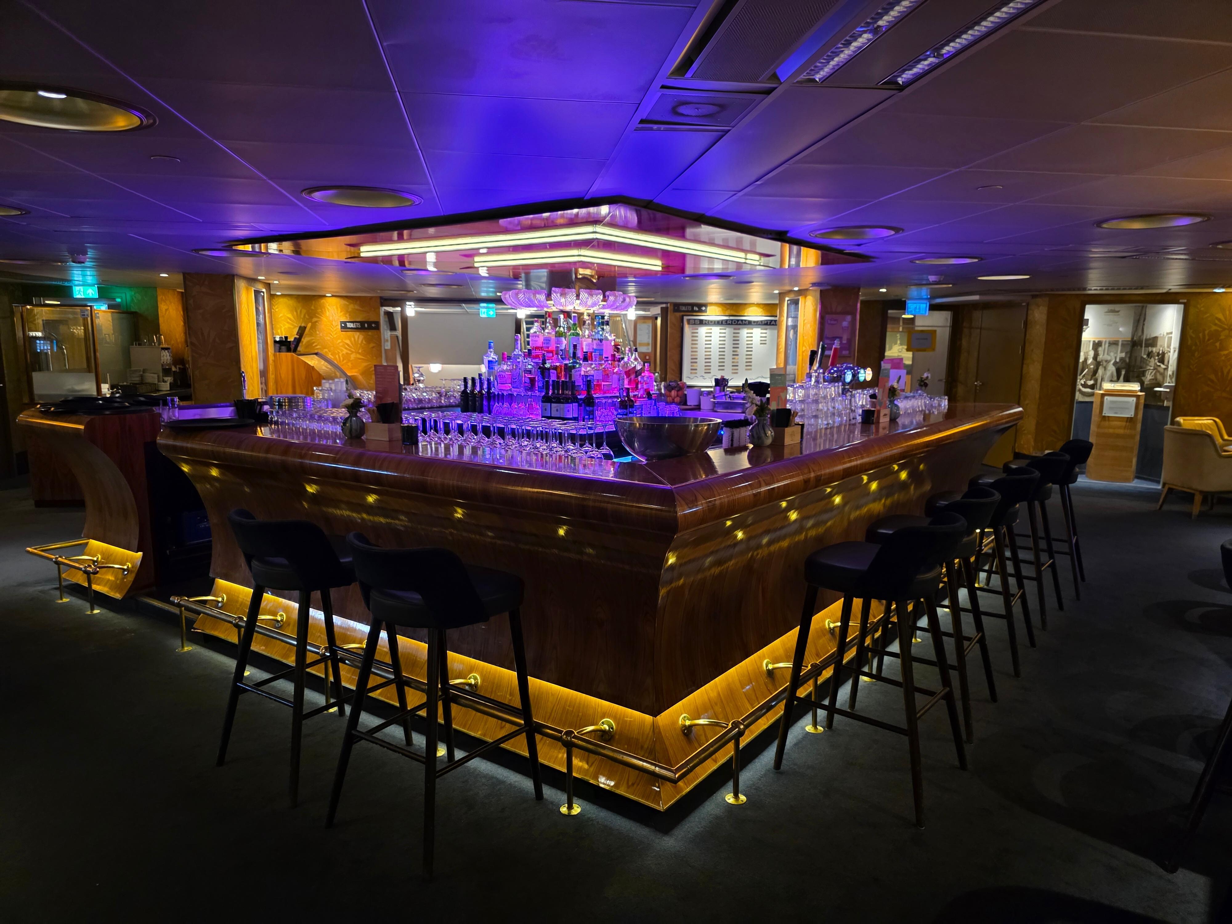 Captains Bar 