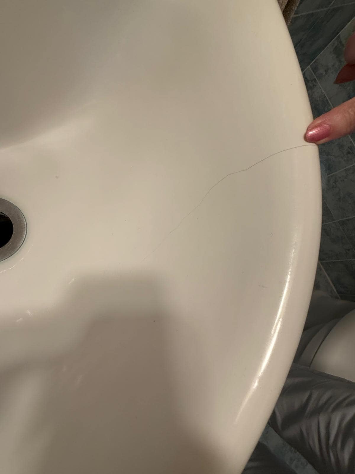 cracked sink in ensuite