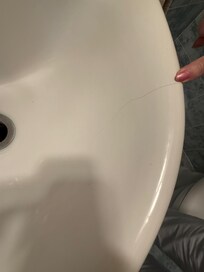 cracked sink in ensuite