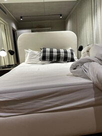 The mattress was broken?? I don’t know but there was a significant dip around the edge