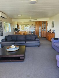 Great lounge very comfortable and kitchen with hgreatgadgets