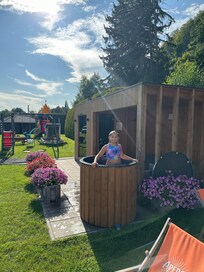 Outdoor sauna & plunge pool