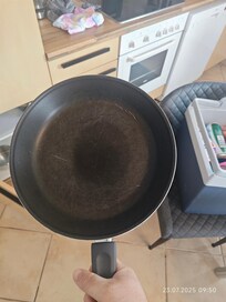 Beschichtung in der Pfanne völlig kaputt.