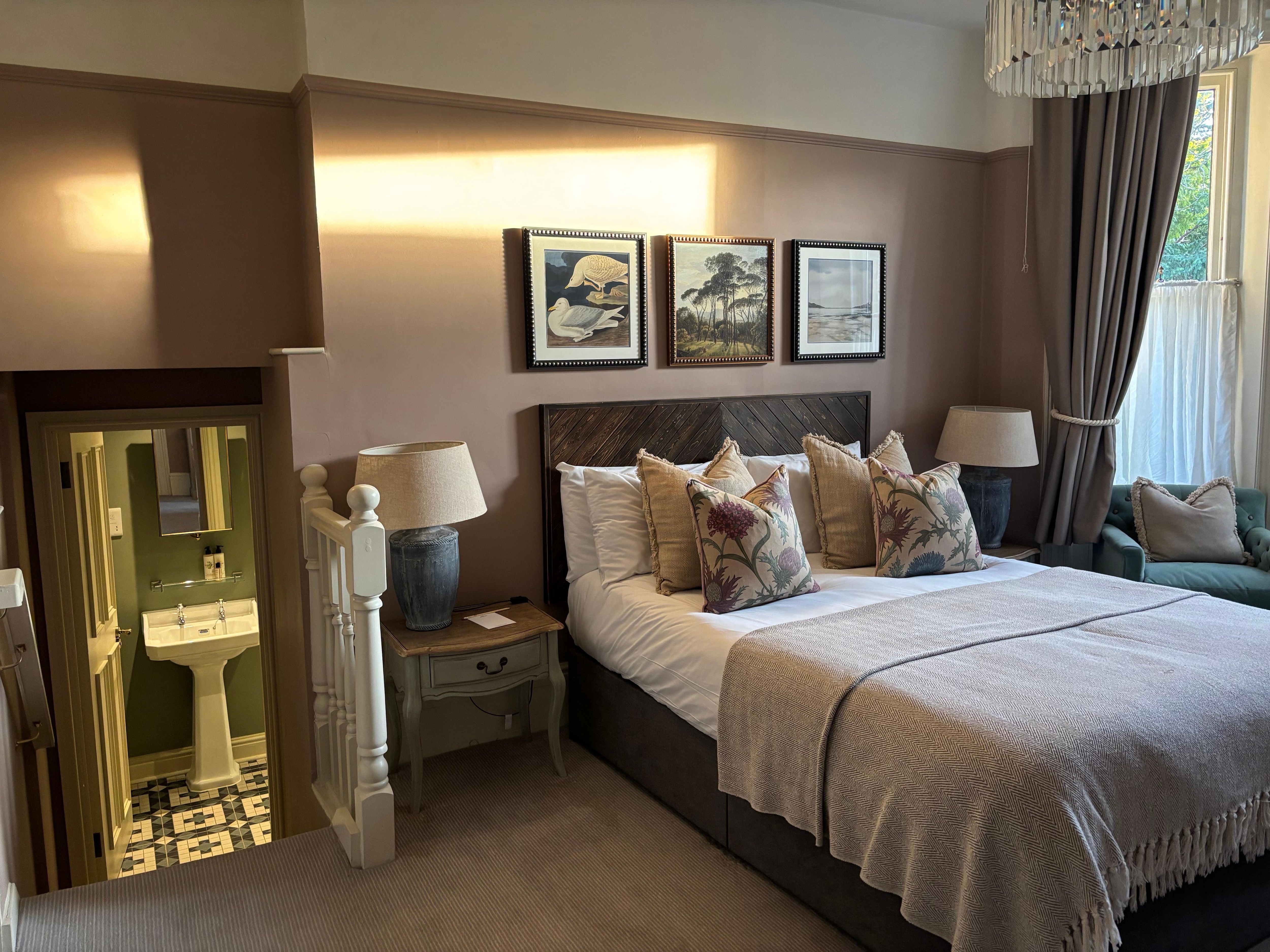 Full of character and so tastefully decorated 