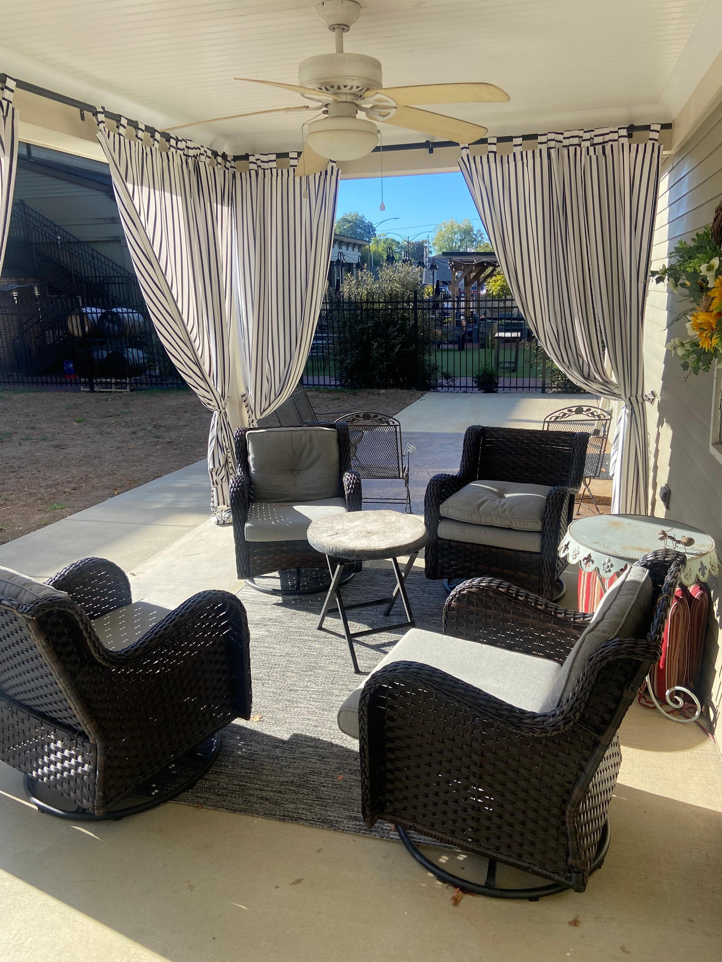 Also back sitting area