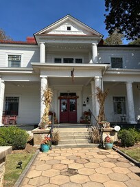 Nicely decorated for fall.