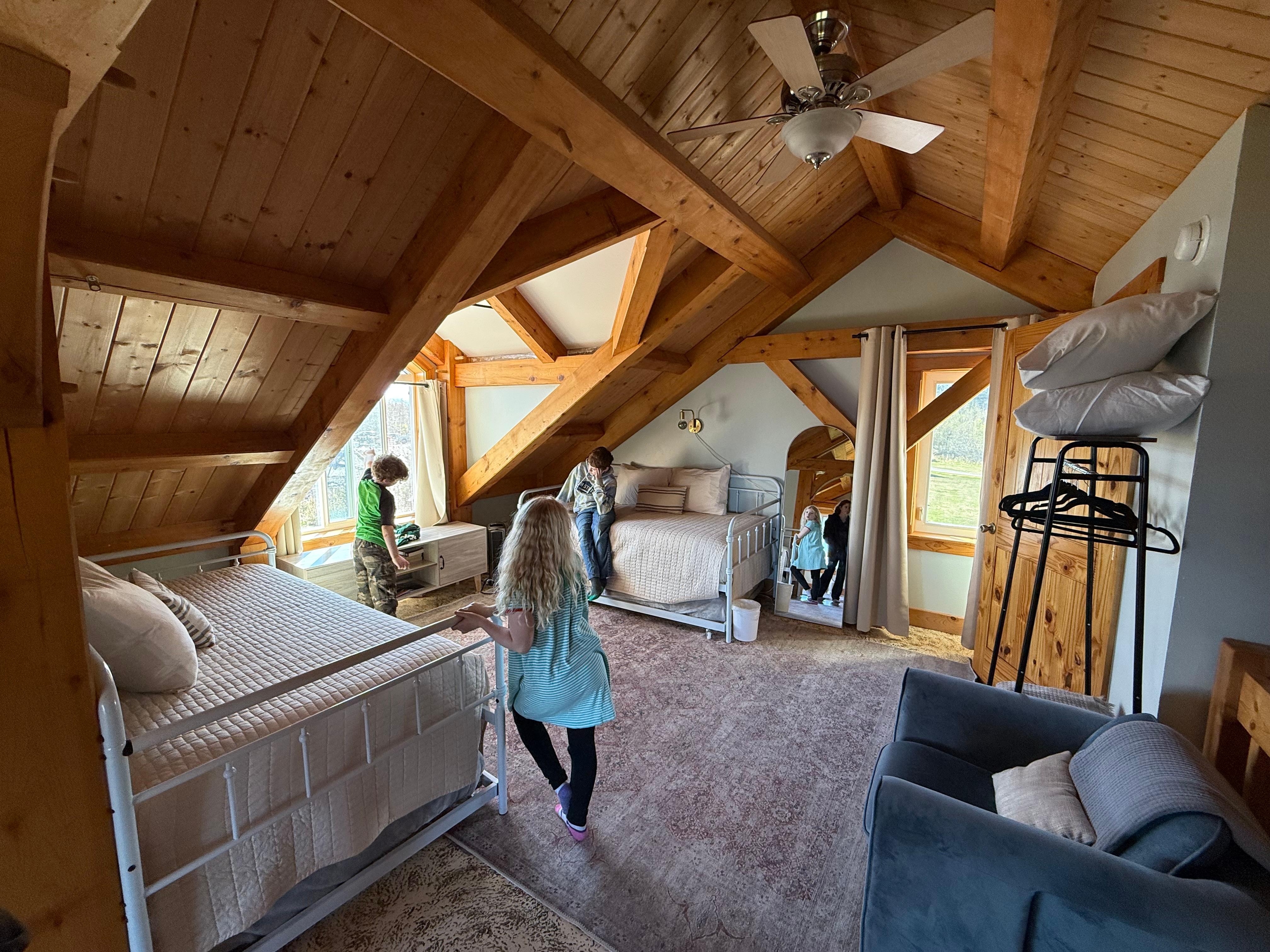 Secondary sleeping area w/ RR