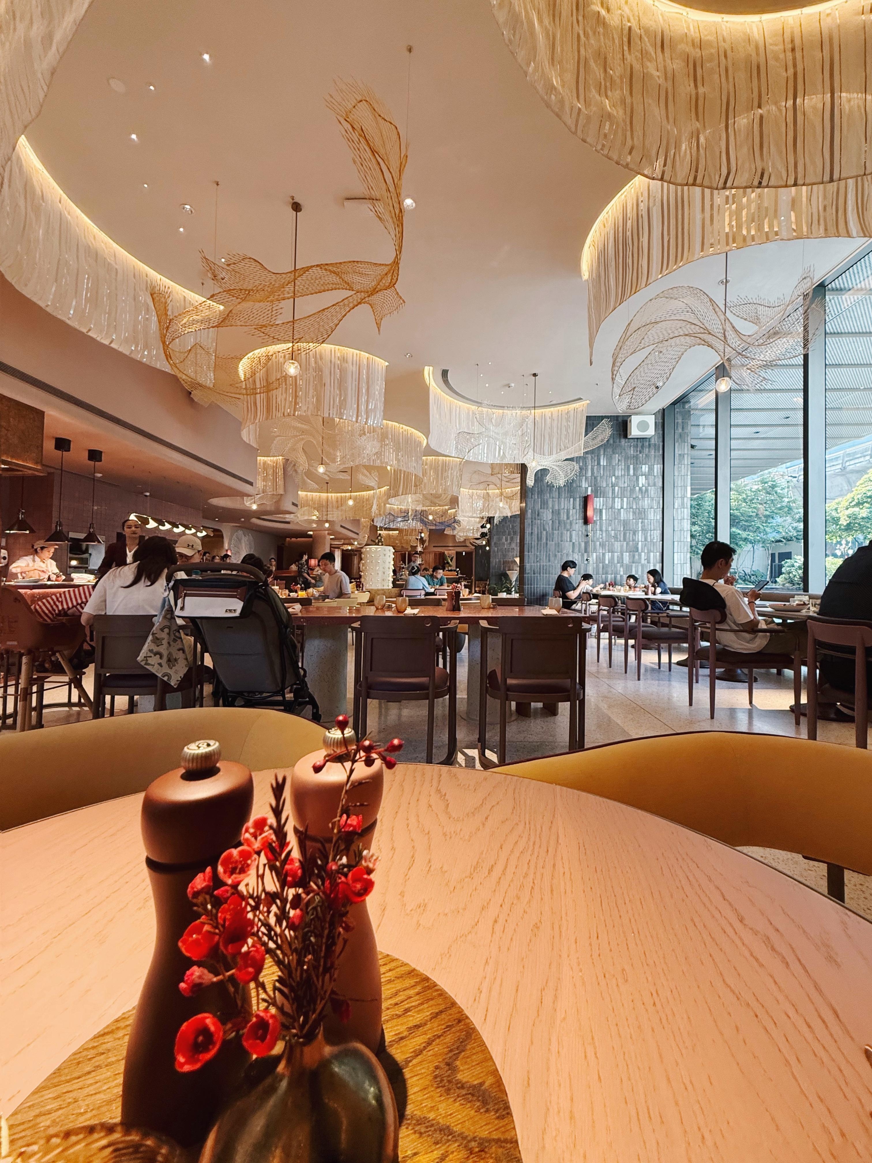 Ground level restaurant 