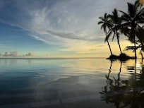 夕日が綺麗なプールサイド