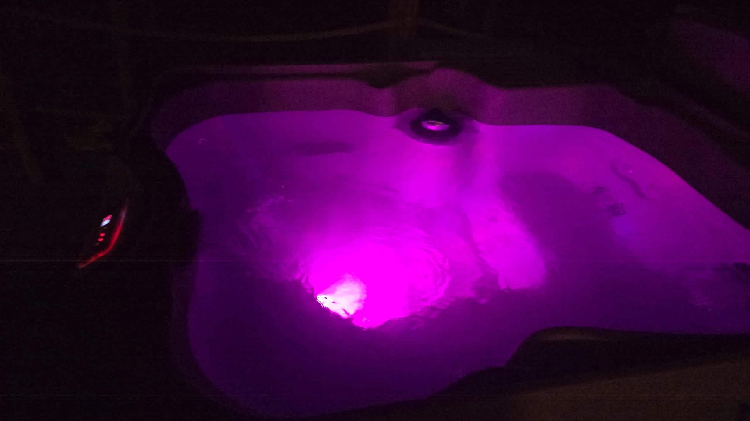 Hot tub was clean, beautiful and very relaxing 