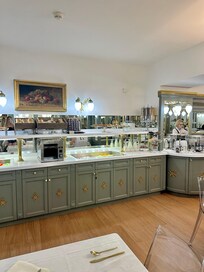 Dining/Breakfast area