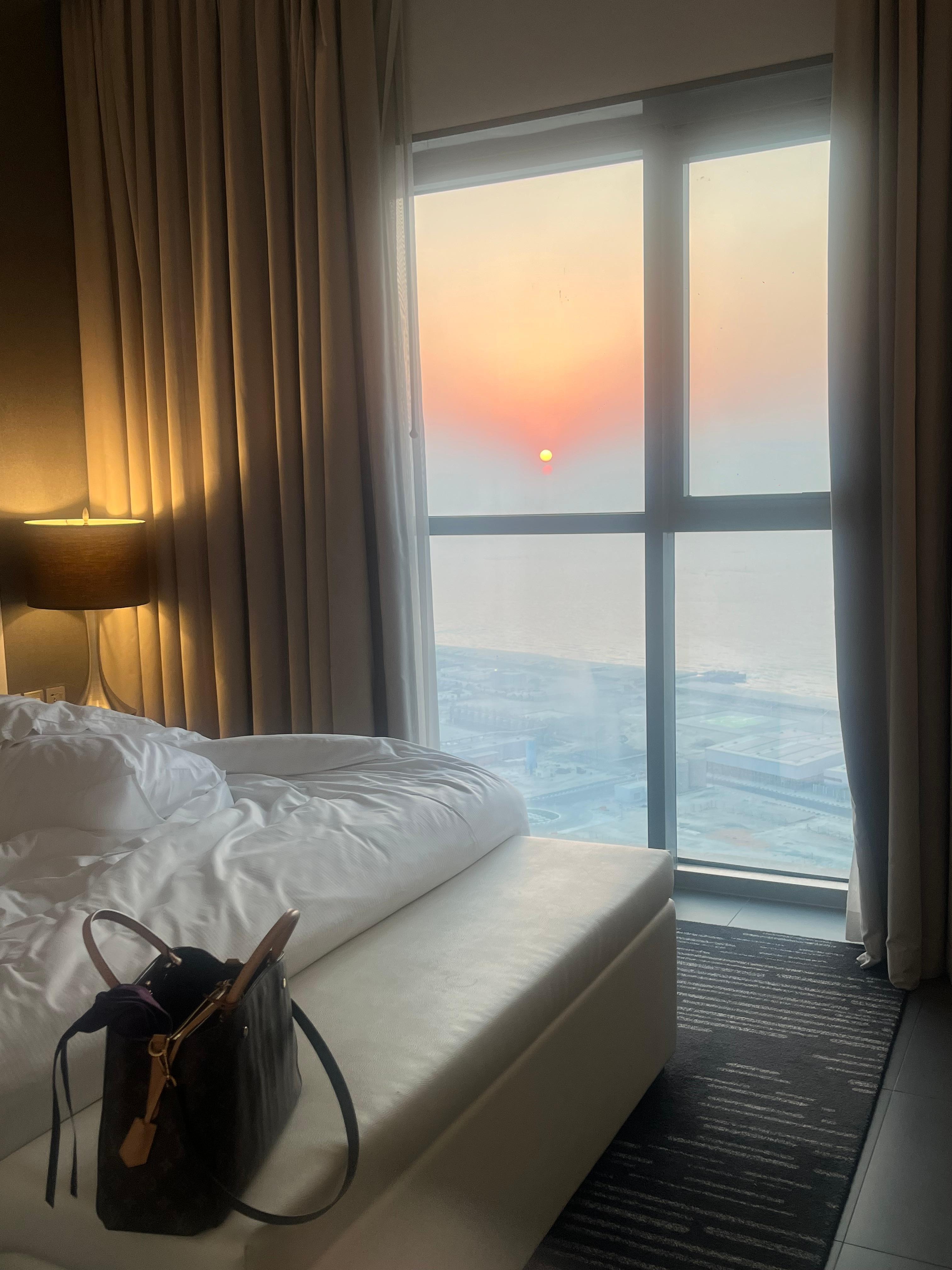 Solnedgangen sett fra rommet