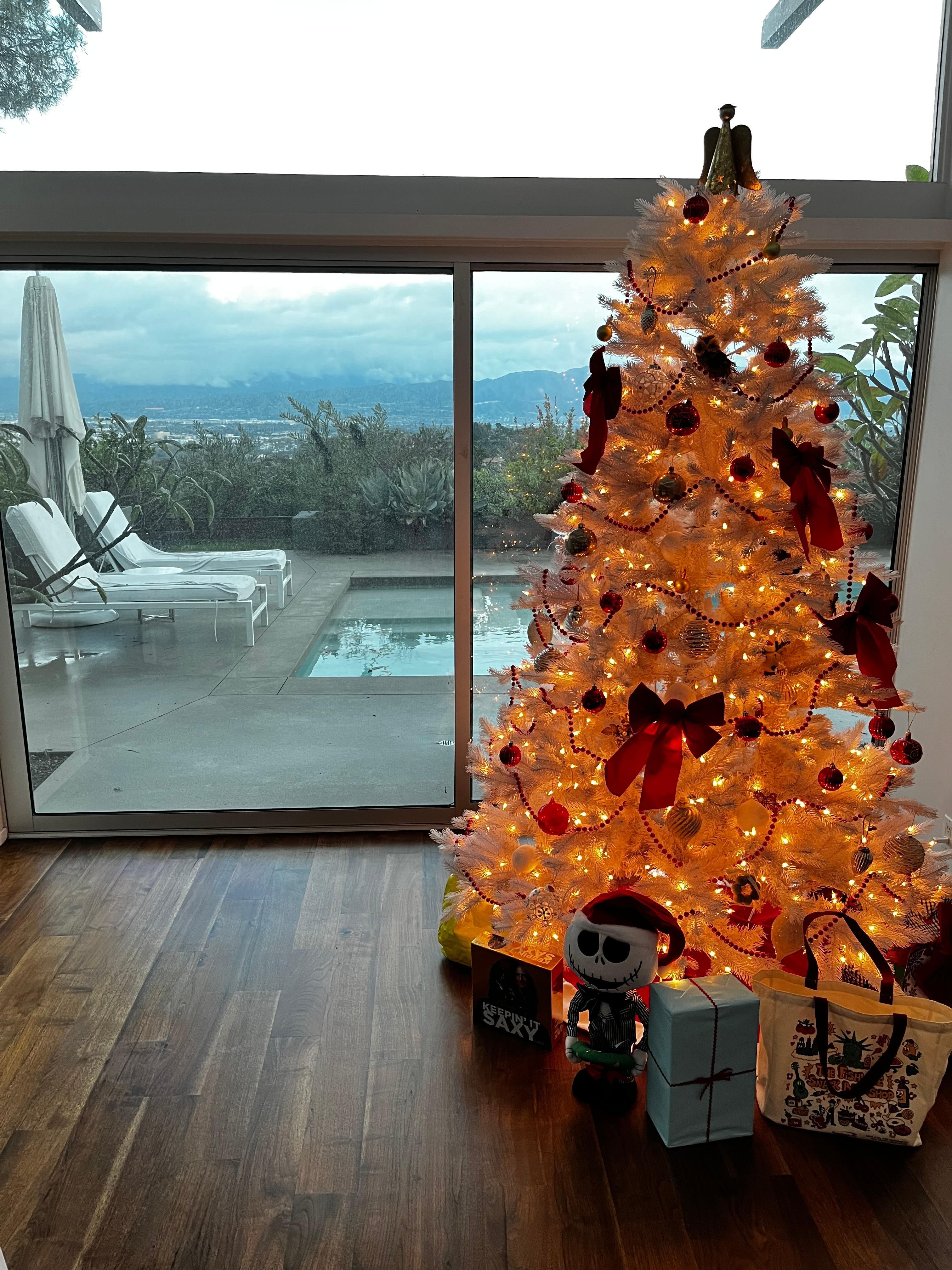 The tree was a lovely addition to our stay over Xmas. 