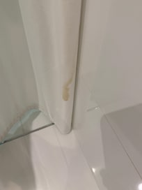 Smutsigt duschdraperi