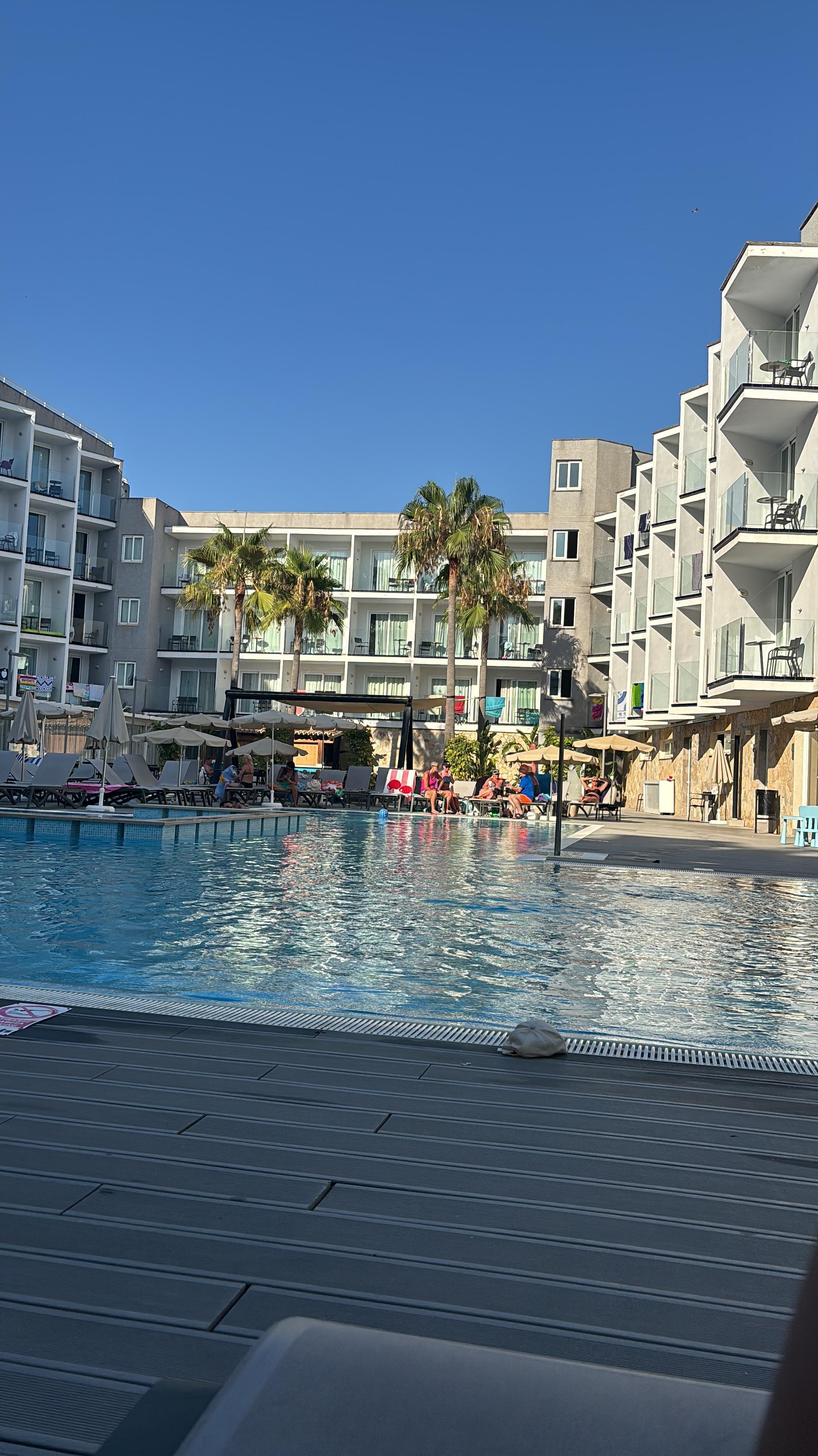 Pool atra
