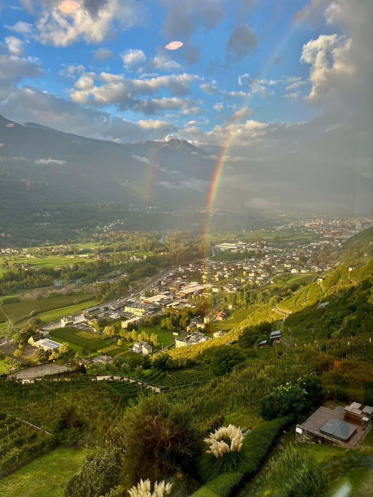 Utsikt från hotellrummets balkong. 