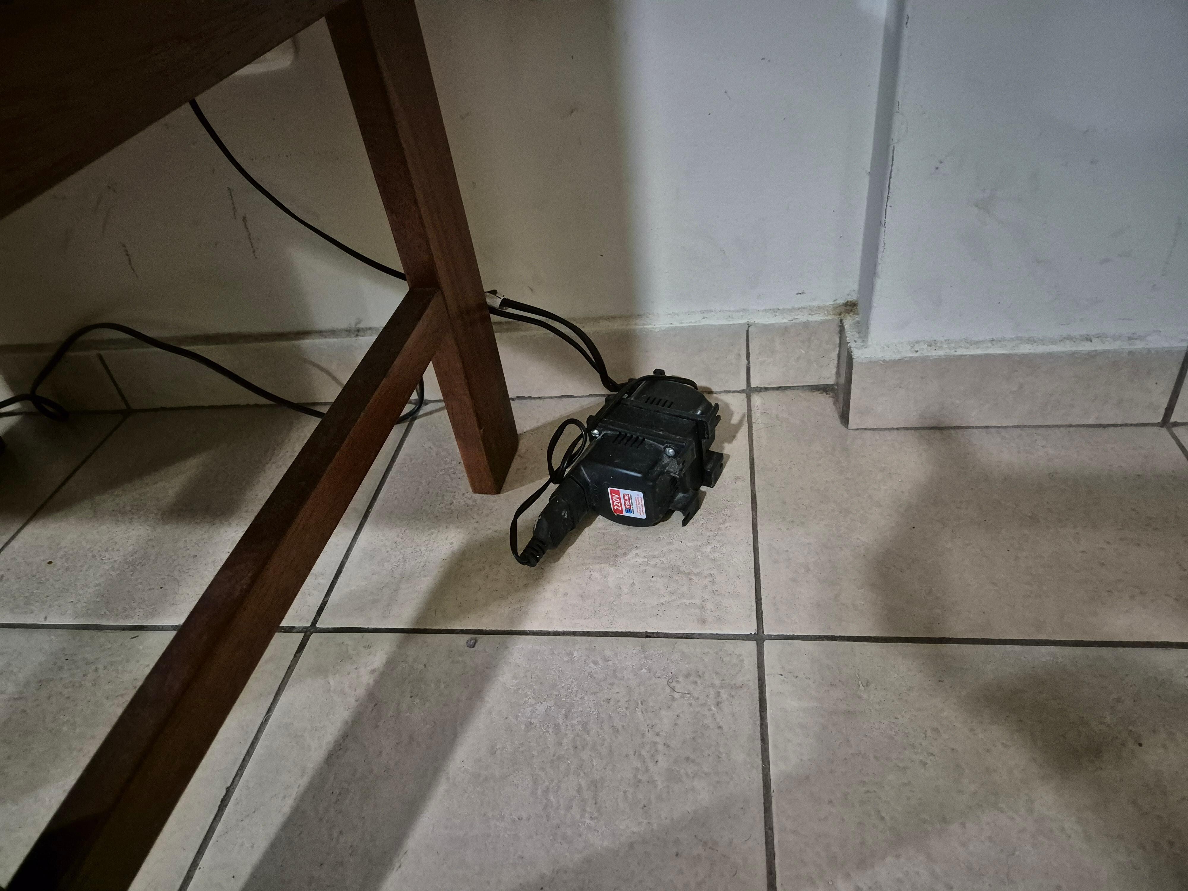 Transformador no chão 