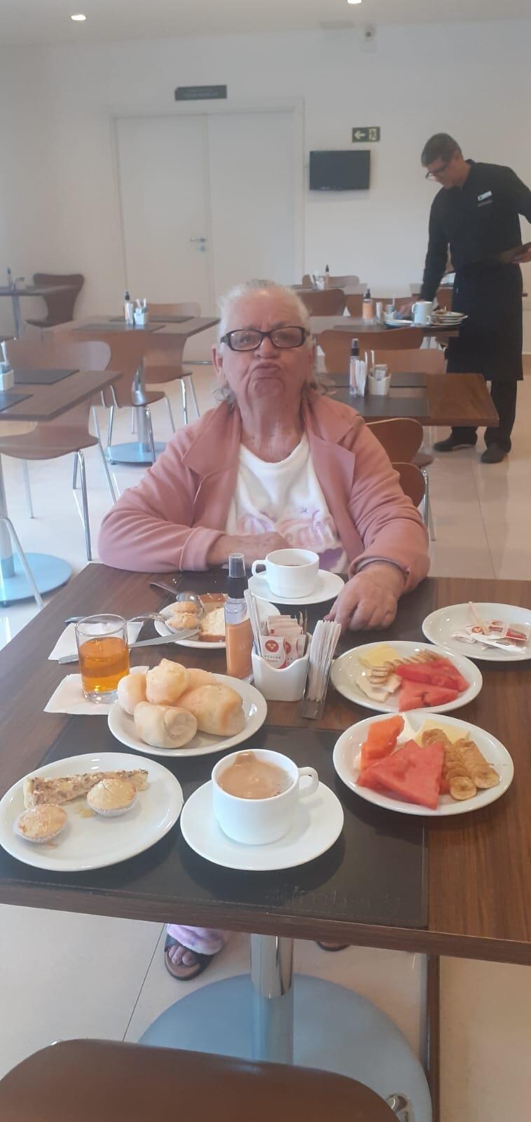 Mamys c 86 anos, veio comemorar os 90 anos do irmão. 
