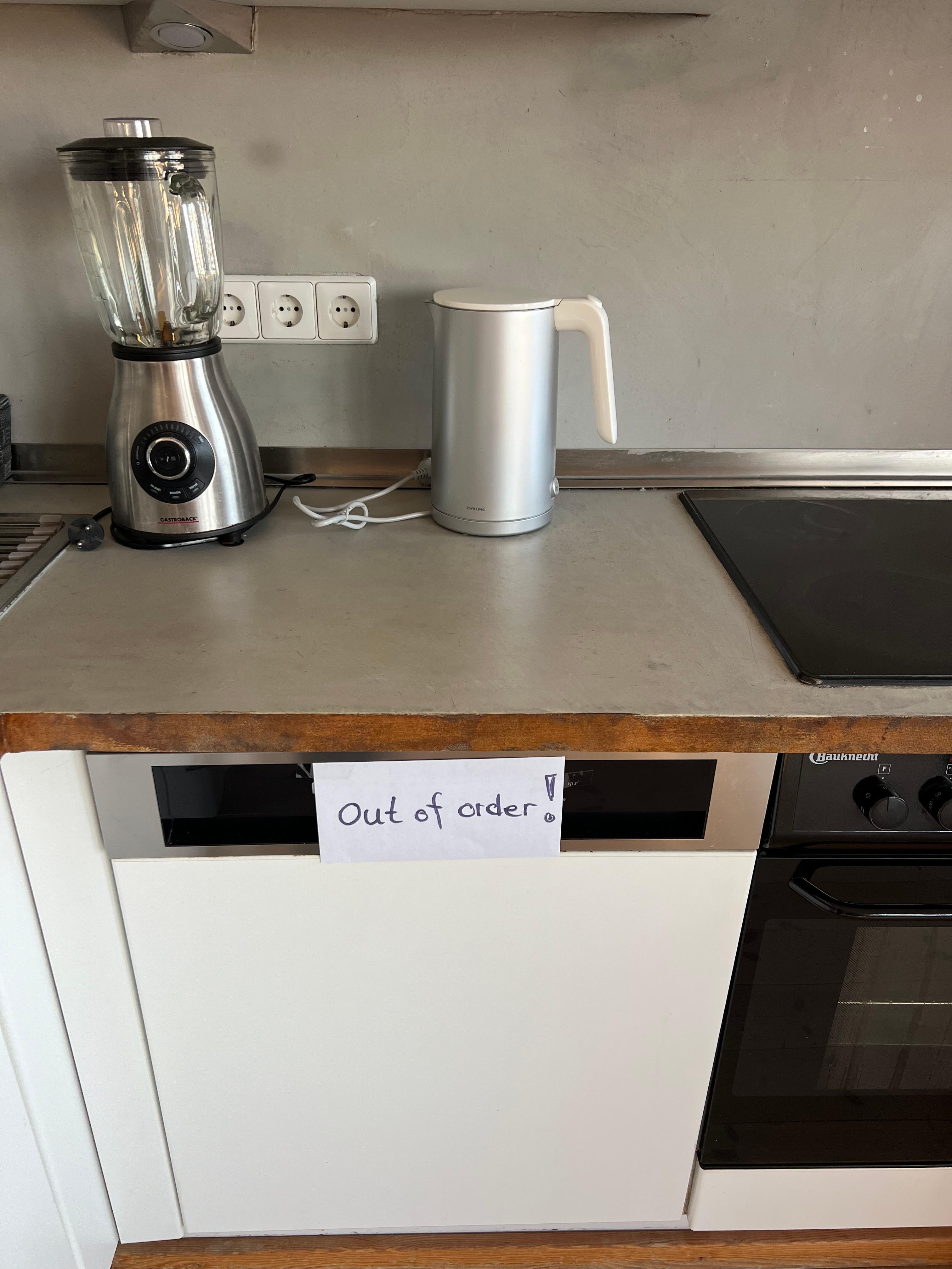 Spülmaschine nicht nutzbar. Da kein ausreichendes Geschirr vorhanden ist, auch nicht wirklich möglich 