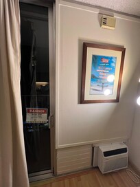 Old windows. Seems that we were trying to sleep in the sidewalk!