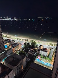 Uitzicht vanaf de rooftop bar.