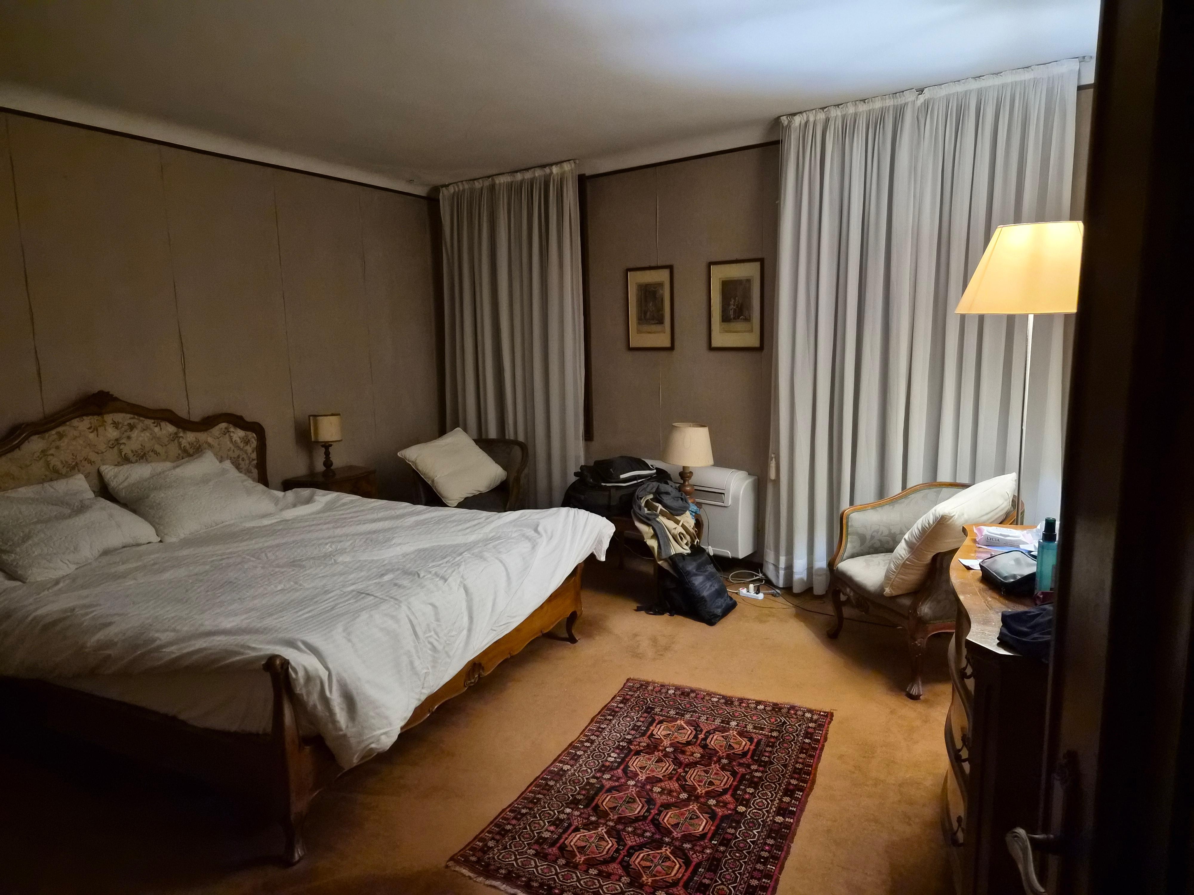 Bedroom with canal view