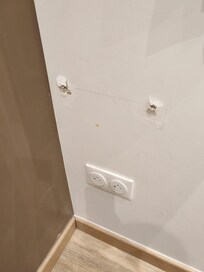 Étagère mur arrachée