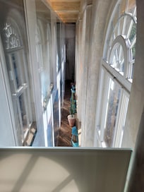 Area between room windows and building windows