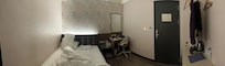 妻に部屋の様子を伝えるためにパノラマモードで撮影しました。寝起きのベッドですみません。