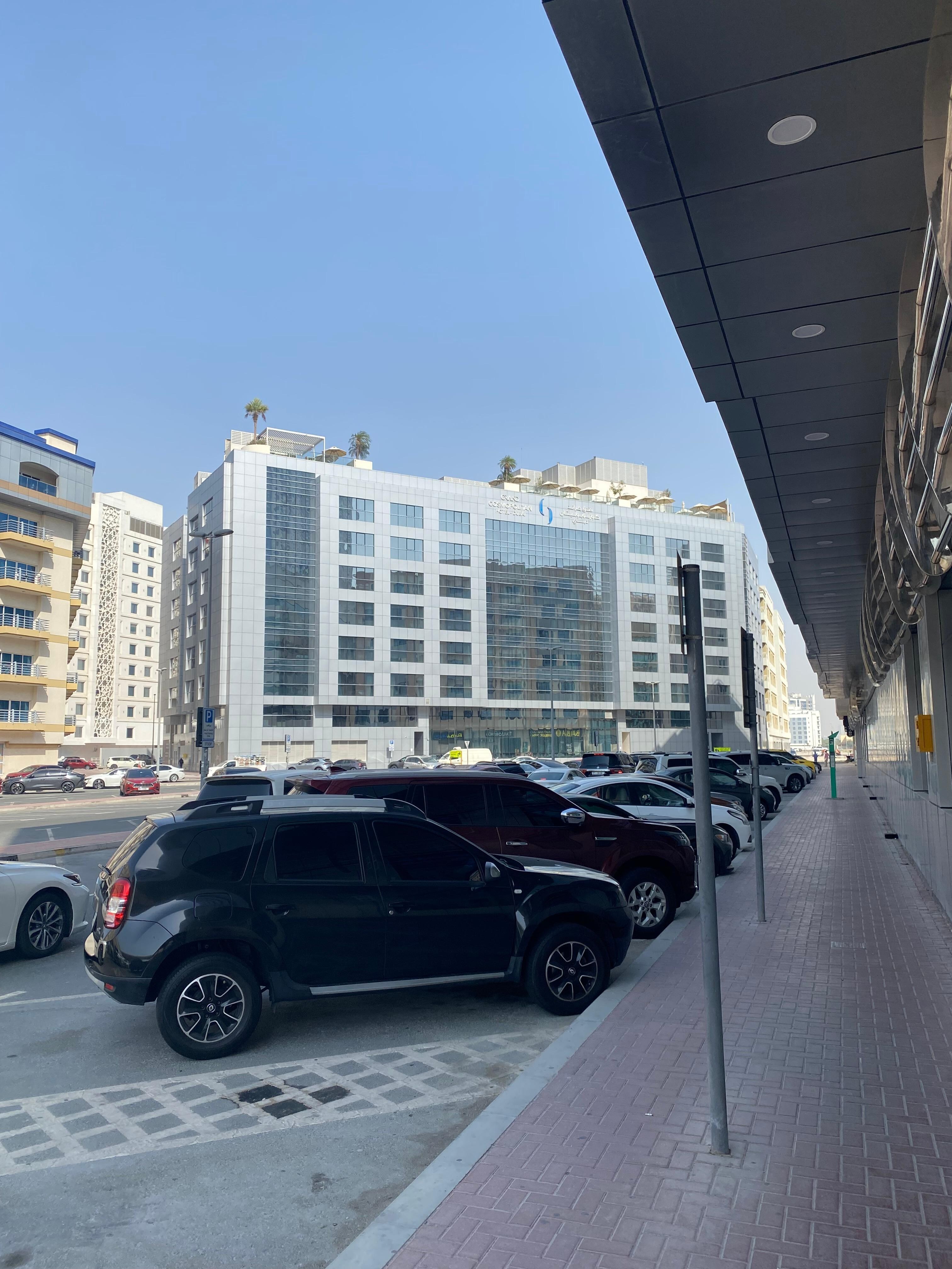 View of hotel waking back from Insurance Market train station 