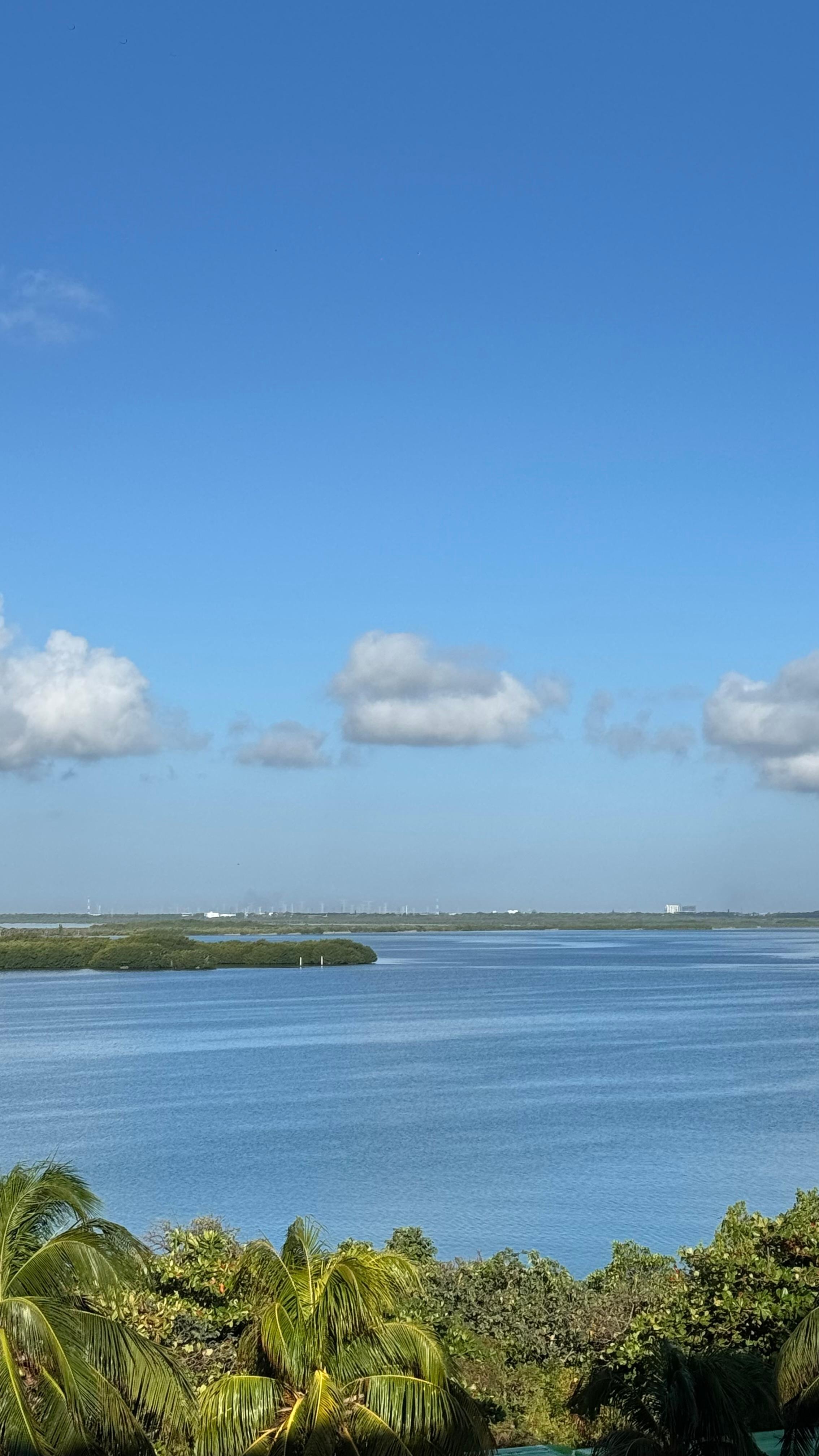 Vista trasera, al salir de la habitación 