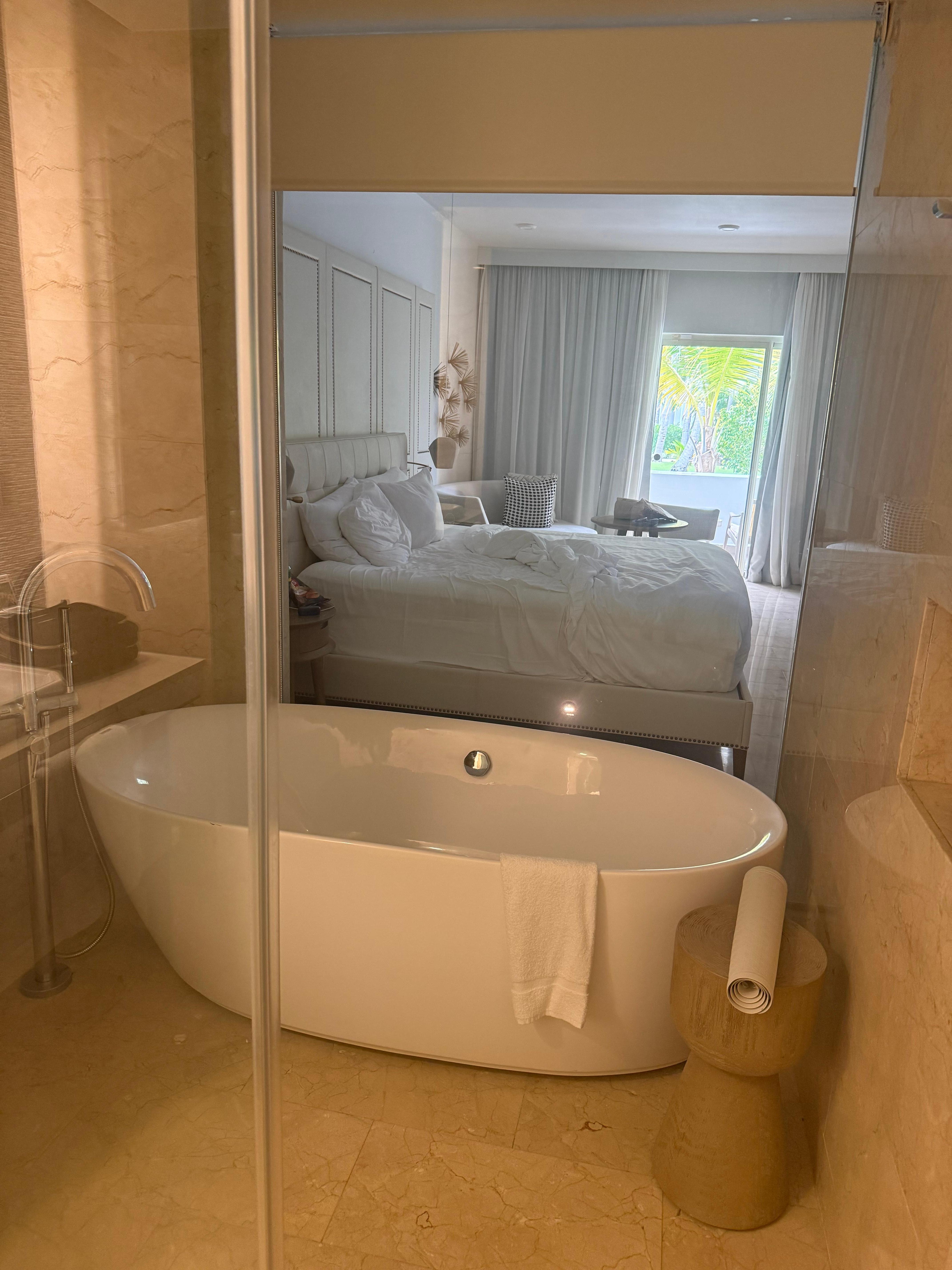 View of the room throughout.